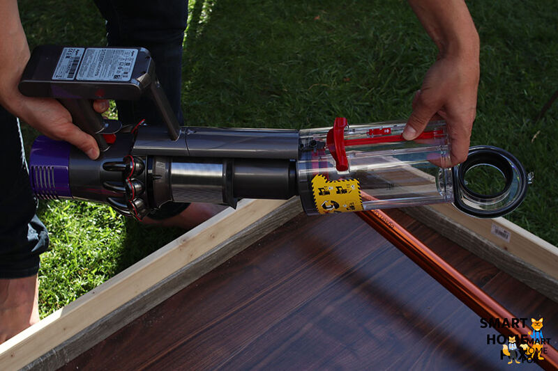 Nettoyage du bac à poussière Dyson V10